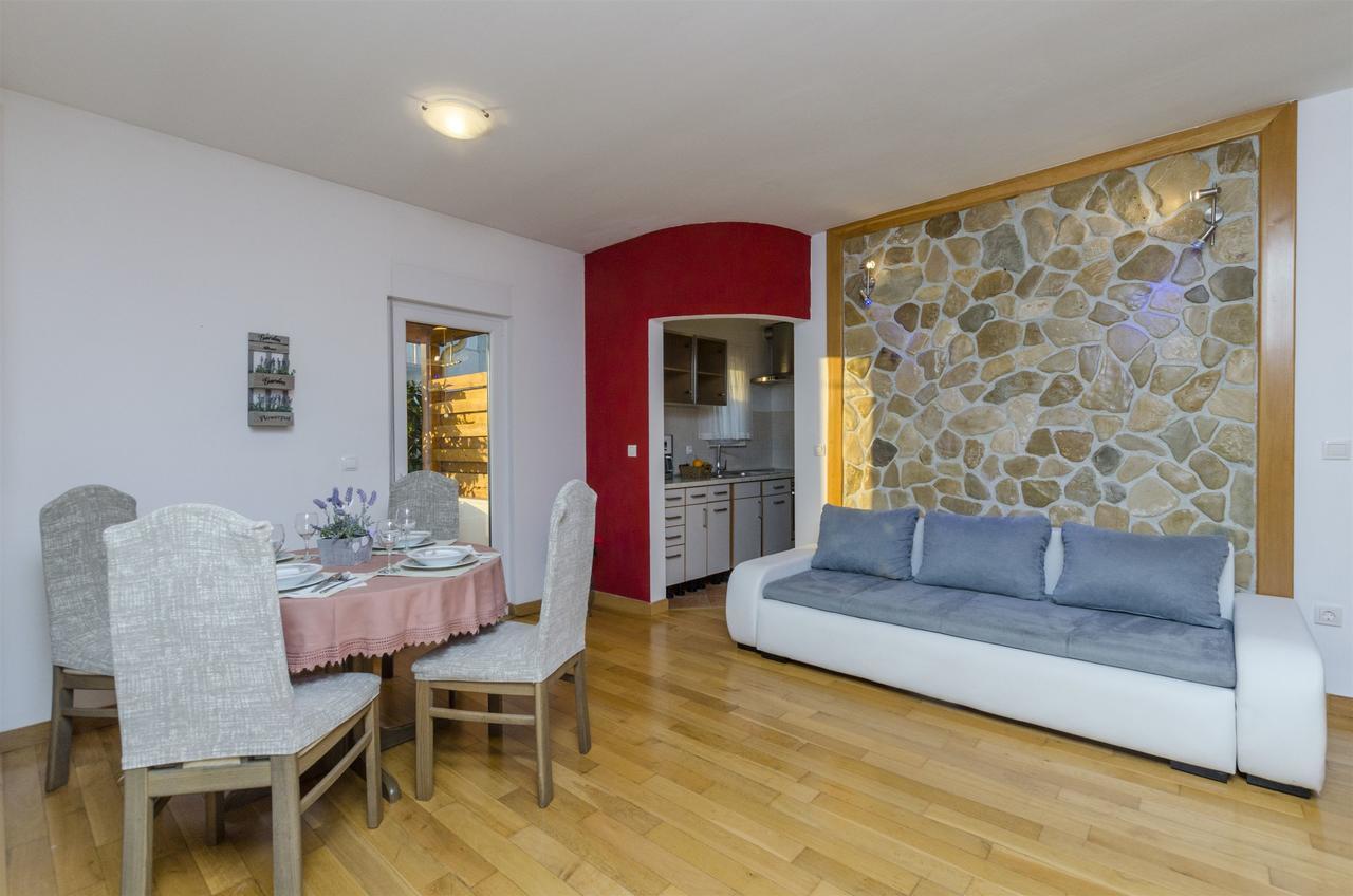 Apartments Bluesun أوميس المظهر الخارجي الصورة